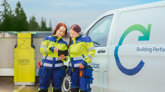 service-workers-looking-at-phone.jpg (93.7 KB)