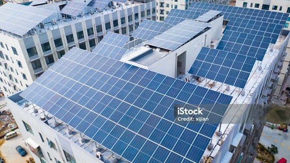solar-cells-on-roof.jpg (106.4 KB)