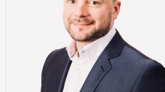 Olli Naukkarinen.jpeg (31.1 KB)