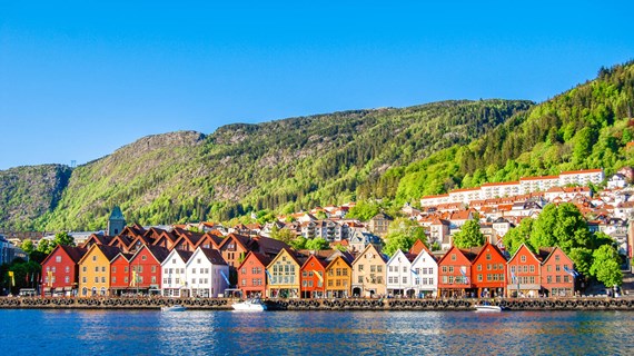 Bergen, houses on seaside_Medium.jpeg (413.5 KB)