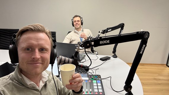 podcast 2.jpg (1.8 MB)
