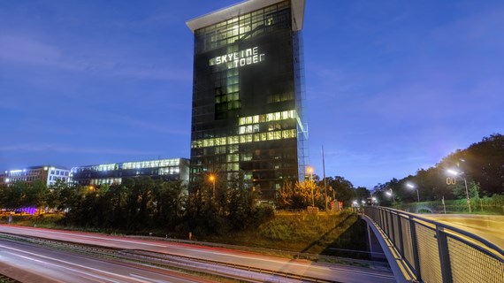 Skyline_Tower_Hans-Rudolf Schulz.JPG (6.2 MB)