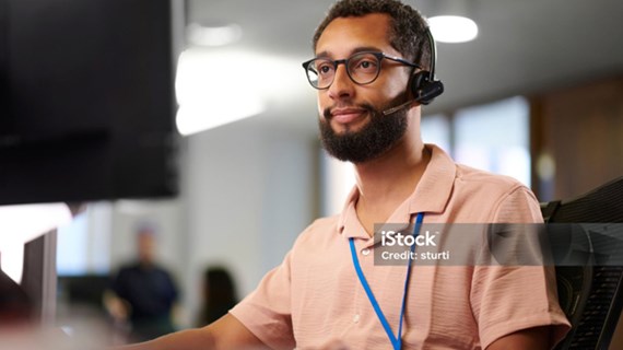 support-person-with-headset.jpg (101.6 KB)